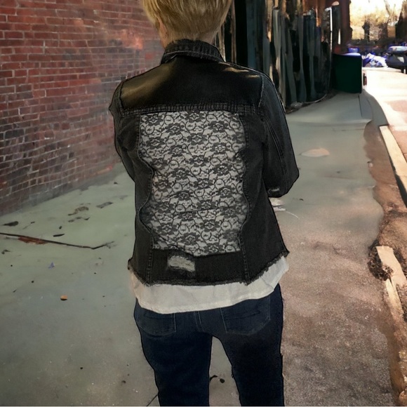 Vegan leather and lace denim jacket - Picture 3 of 3